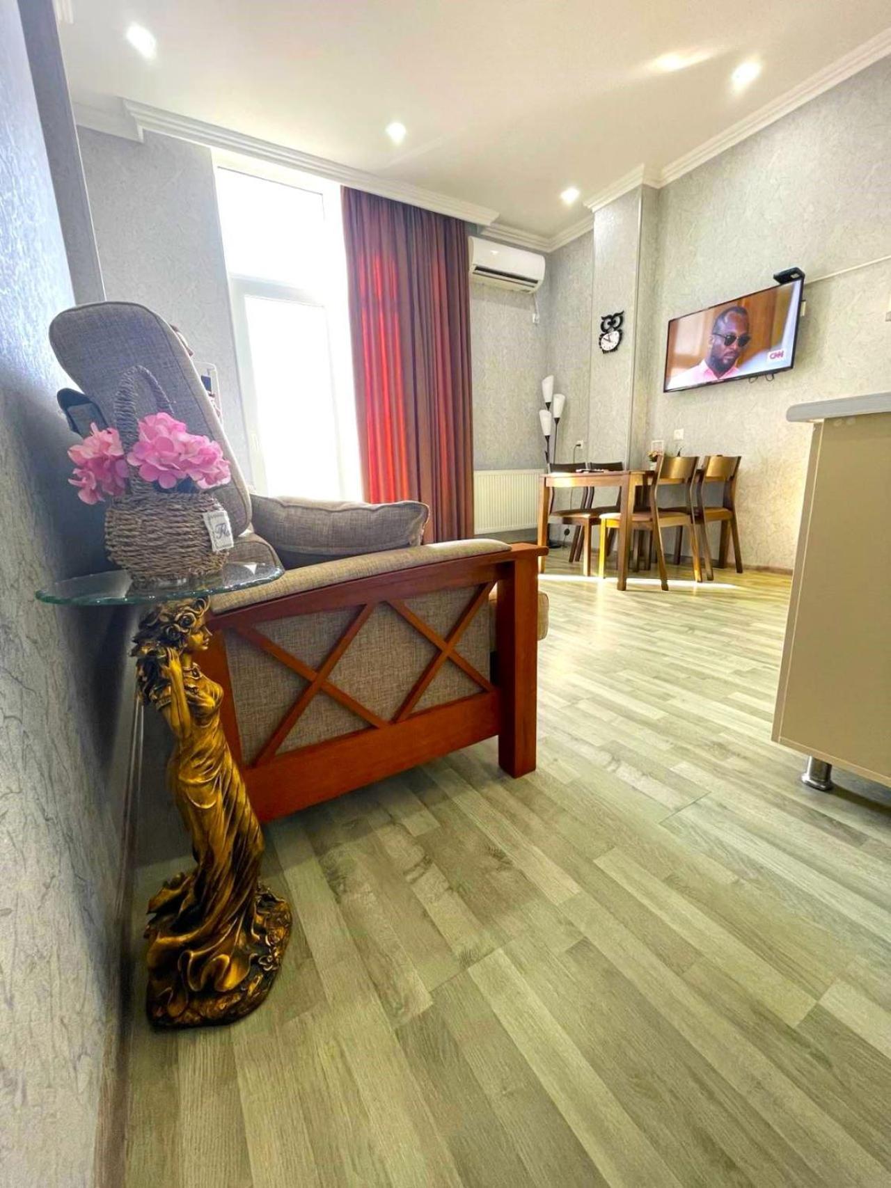 Kate'S Cozy Apartment Kutaisi Bagian luar foto